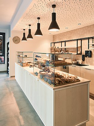 Filiale Parzhofstraße Innenraum 3 - Fotoquelle: Robert Maybach