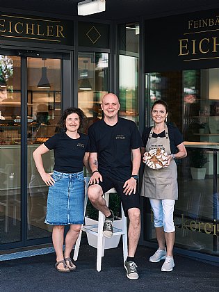 Agnes und Bernhard Eichler mit Standortleiterin Lydia - Fotoquelle: Robert Maybach